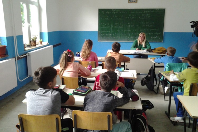 Đacima više nije hladno na časovima