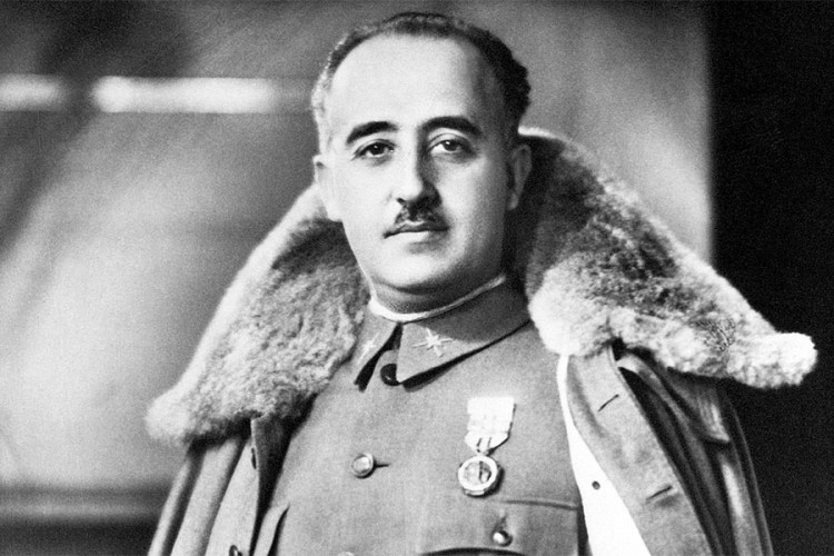 Španci sele Franka iz mauzoleja na obično groblje