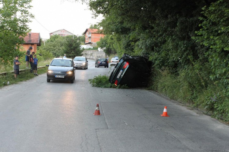Žena povrijeđena u prevrtanju automobila kod Jajca