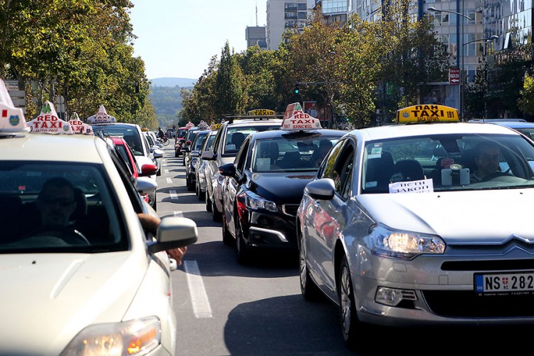 Taksisti odlučili da prekinu protest