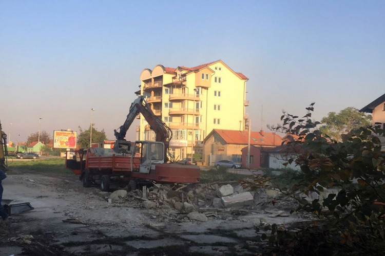 Srušena stara željeznička stanica u Bijeljini, uskoro gradnja nove autobuske