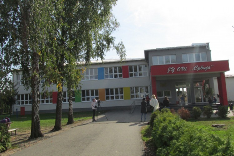 U OŠ "Srbija" u Crkvini uveden elektronski dnevnik