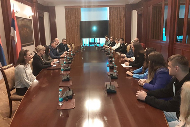 Dodik sa studentima iz Rusije