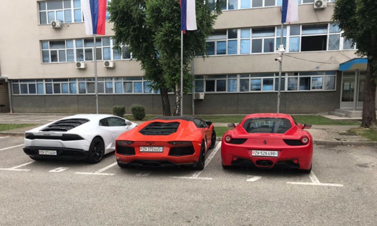 Banjalučka policija vratila privremeno oduzete lamborginije i ferari