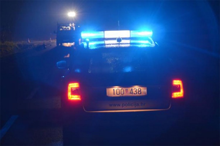 Vraćali se iz izlaska pa ih izboli i ostavili na putu u Petrinji