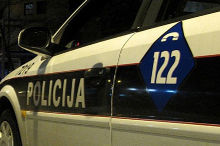 Land rover sletio s puta, poginula djevojka