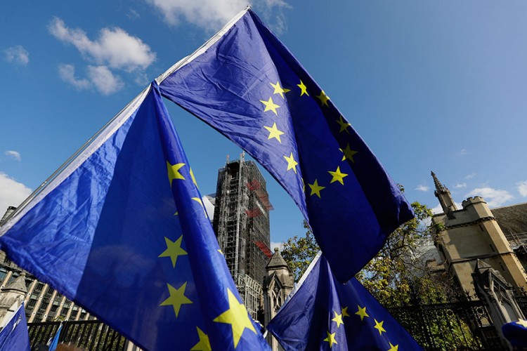 Izglasan zakon o Brexitu, ali poslanici odbacili vremenski okvir