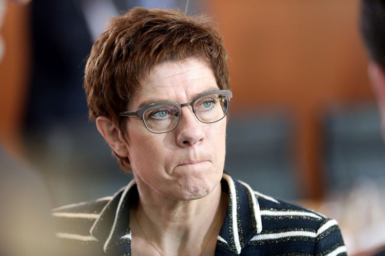 Karenbauer ne isključuje mogućnost učešća njemačkih vojnika u Siriji