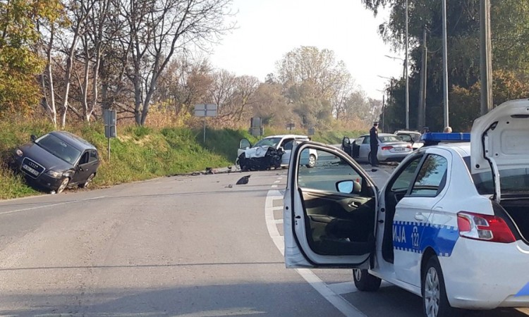 Jedna osoba poginula, četiri povrijeđene u sudaru tri vozila