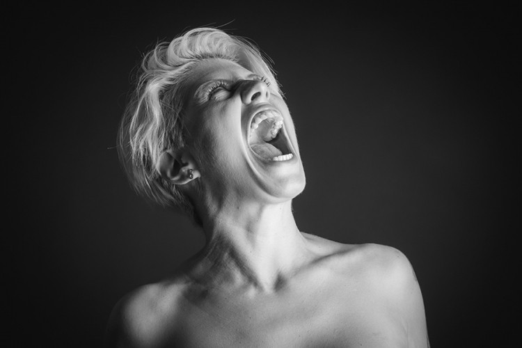 Louisova kćerka objavila svoj prvi studijski album "Buđenje"