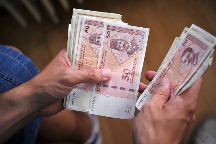 Najviša prosječna plata u septembru 1.426 KM u oblasti finansija