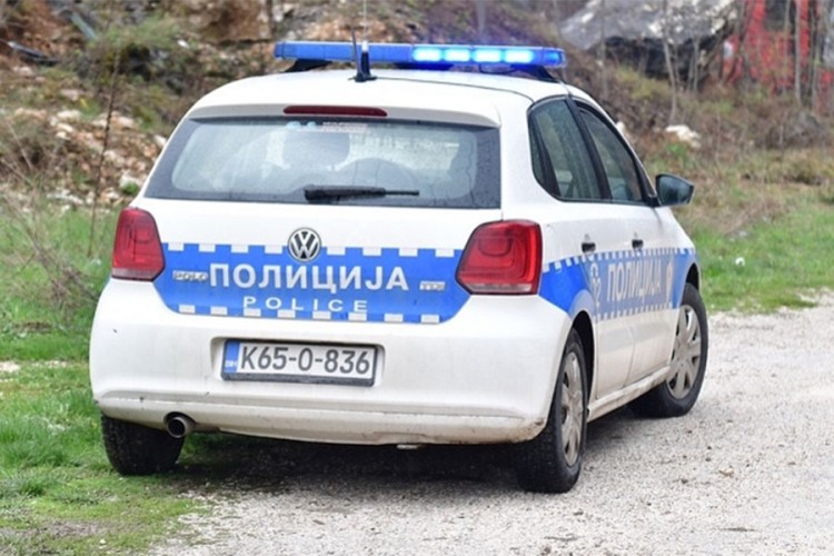 Dvoje poginulo, više povrijeđenih u sudaru dva automobila