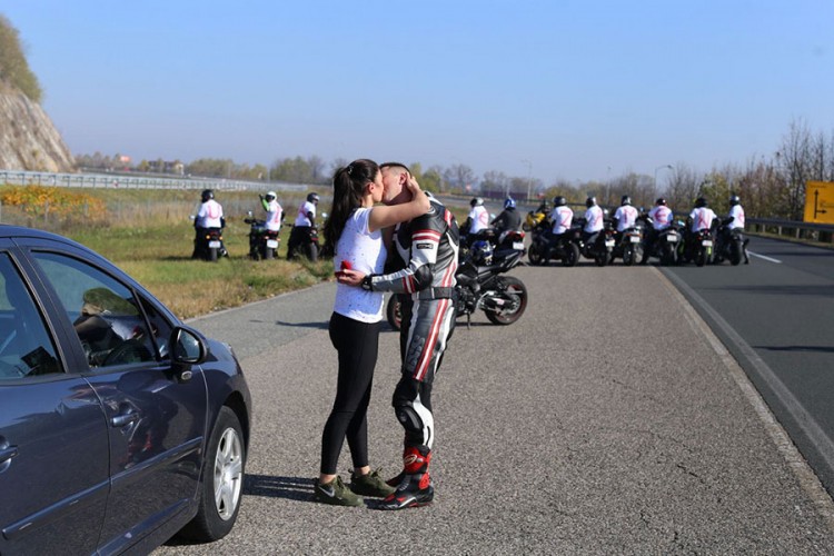 Presreli je motorima: Bajkerska prošnja na putu pored Banjaluke
