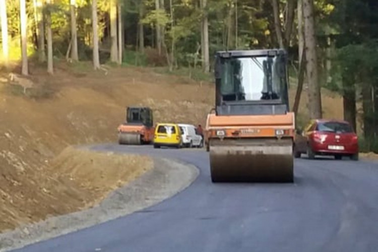 Započelo asfaltiranje regionalnog puta Mrakovica - Podgradci
