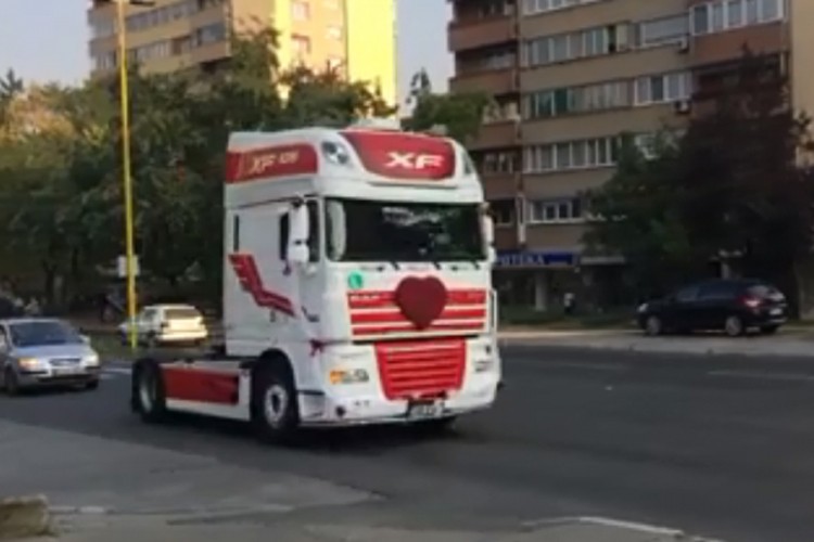 Svadba na tuzlanski način: Po mladu došao u kamionu