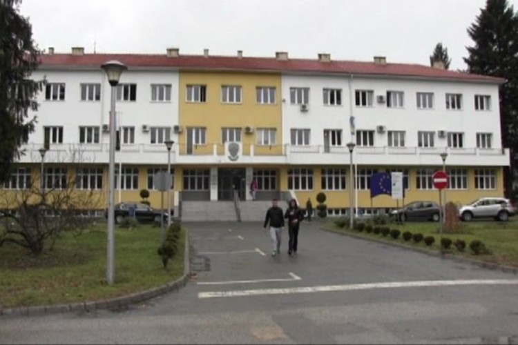Zgrada Gradske uprave Doboj večeras u roze boji