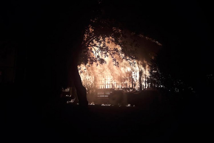 Izgorjela kuća u kojoj su boravili migranti