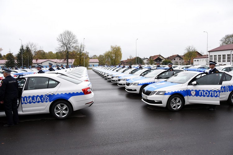 MUP RS  predstavio 100 novih vozila