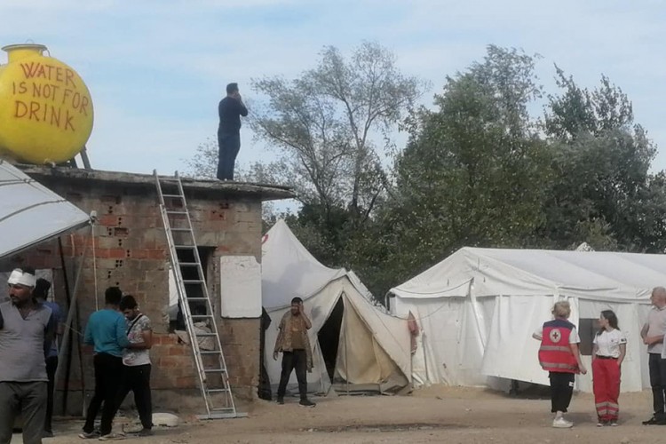 Dva migranta zaražena malarijom, pod šatorima najviše šuge