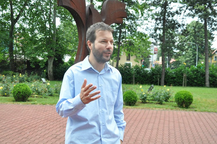 Nebojša Kuruzović: Poezija treba da bude na usnama, a ne na papiru