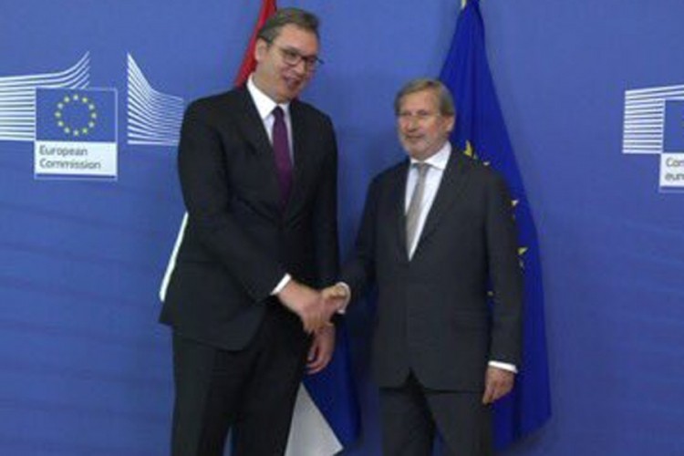 Han: Dobar sastanak sa Vučićem u Briselu