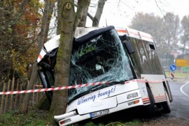 Prevrnuo se autobus, povrijeđene 33 osobe