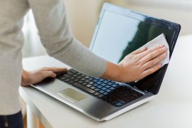 Kako pravilno da očistite prljav ekran na svom uređaju