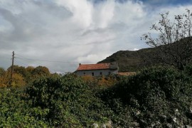 Olujno nevrijeme u Trebinju, grom udario u kuću