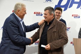 Pavić uručio Prošiću člansku knjižicu DNS-a