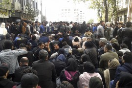 Iranske vlasti tvrde da su demonstanti uzeli policajce za taoce