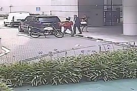 Tjelohranitelj stao ispred metka i spasio ženu, sve snimljeno