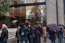 Građani se okupili ispred Federalnog parlamenta zbog štićenika ...