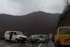Više osoba povrijeđeno u sudaru tri automobila