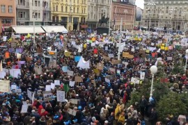 Počeo protest prosvjetnih radnika u Zagrebu, hiljade ljudi na Trgu
