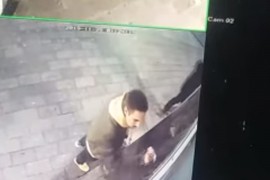 Snimljen kako šara vrata lifta za osobe s invaliditetom u Banjaluci