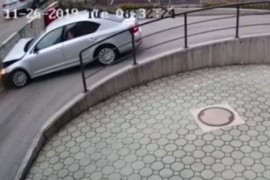 Snimak udesa u Sarajevu: Novom škodom se zakucao u zid
