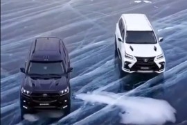 Pogledajte drift terencima po zaleđenom jezeru