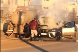 BMW se zapalio, pogledajte čime su ga ugasili