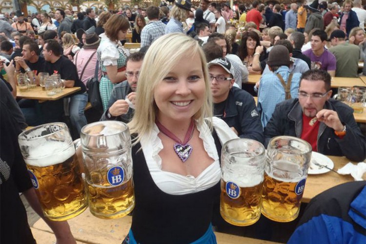 Špijuni se častili na Oktoberfestu, vlada platila 30.000 evra