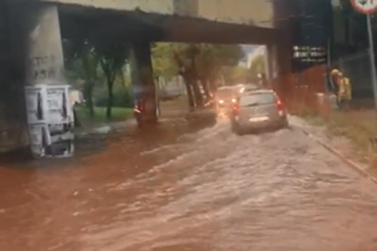 Potop u Rijeci, neka ostrva potpuno odsječena