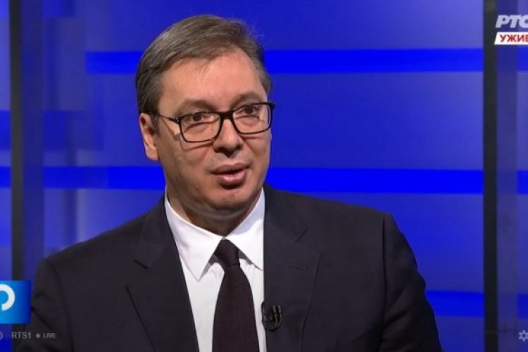 Mercedesom pokušali da probiju Vučićevo obezbjeđenje ispred RTS, dvojica uhapšena