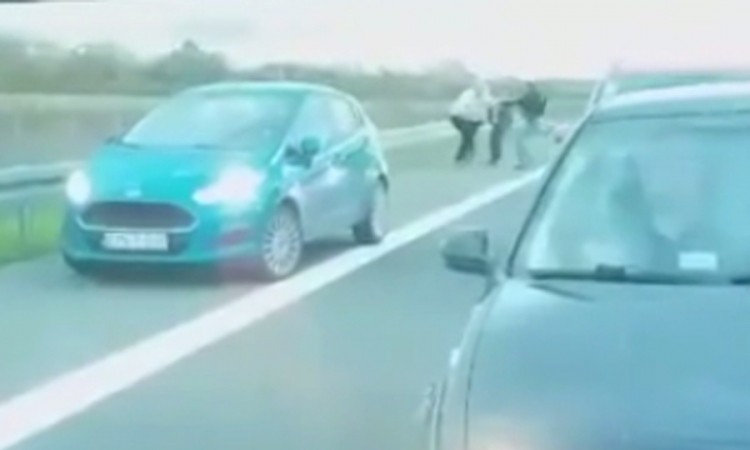 Ekskluzivno: Snimak tuče na autoputu kod Gradiške