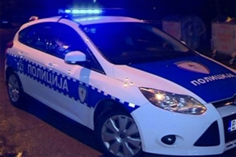 Sudar cisterne i automobila: Vozač pežoa teže povrijeđen, suvozač lakše