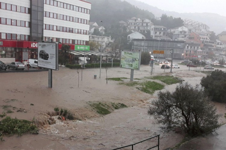 Evakuacija kod Nikšića, takvu situaciju ne pamte ni najstariji