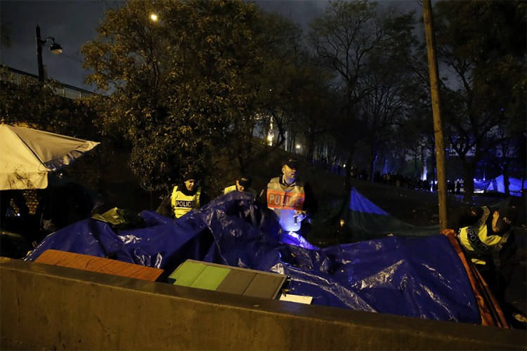 Policija uklanja šatorsko naselje na sjeveru Pariza