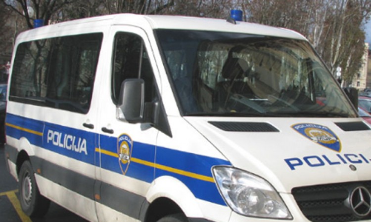 Muškarac pretukao trinaestogodišnjaka, dječak ostao bez svijesti
