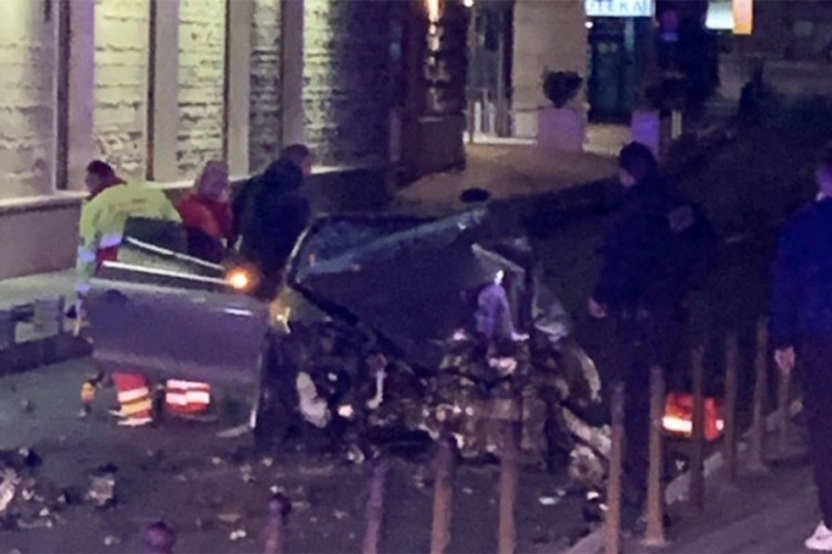 Automobil se zabio u hotel u Sarajevu