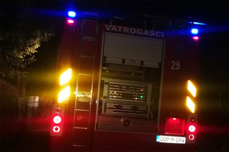 Požar u Sarajevu: Jednu osobu ugušio dim, izgorjela dva automobila