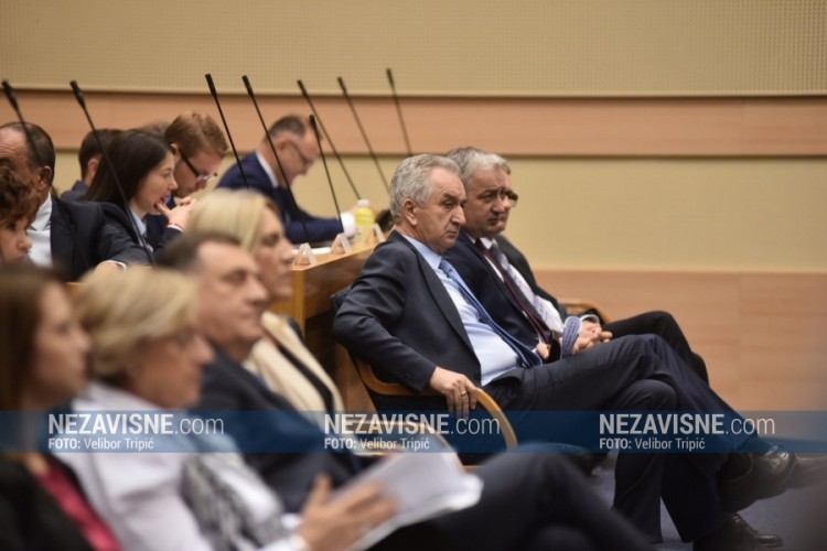 Šarović: SNSD pokušava sprati vlastitu odgovornost za urušavanje nadležnosti RS