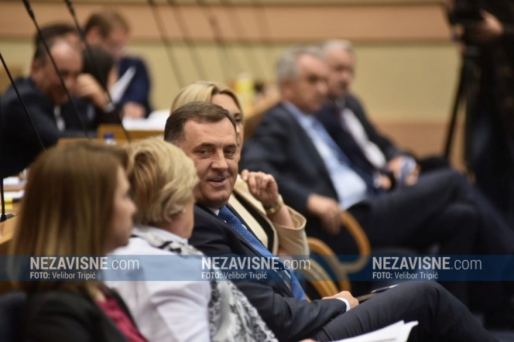 Dodik: Uvrstiti Šarovićeve i Borenovićeve primjedbe prema SNSD-u u skupštinsku platformu